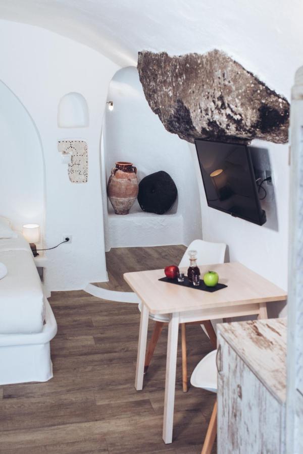 Gemini Caves Oia